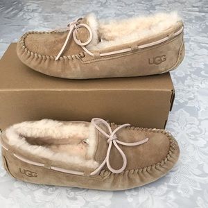 New ugg Dakota slippers